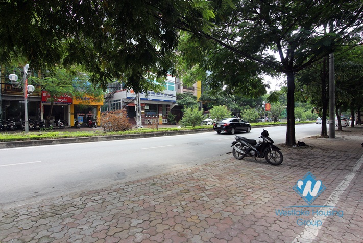 Huge office for rent in Lac Long Quan street, Tay Ho district, Ha Noi